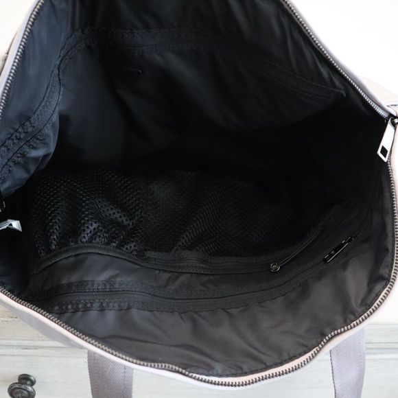 Lululemon Unisex Gray Nylon Double Handle Gym Tote Weekender Shoulder Bag $160 - Picture 5 of 12